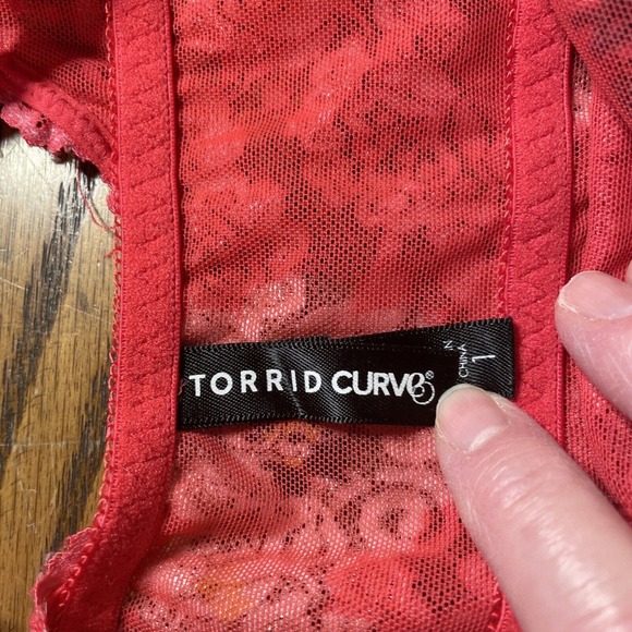 Torrid Curve Lace Bralette SZ 1 Red Floral Design Valentines Sexy Ready To Wear - Picture 3 of 8